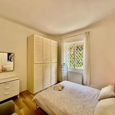 Grazioso Vicino Al Centro Apartment